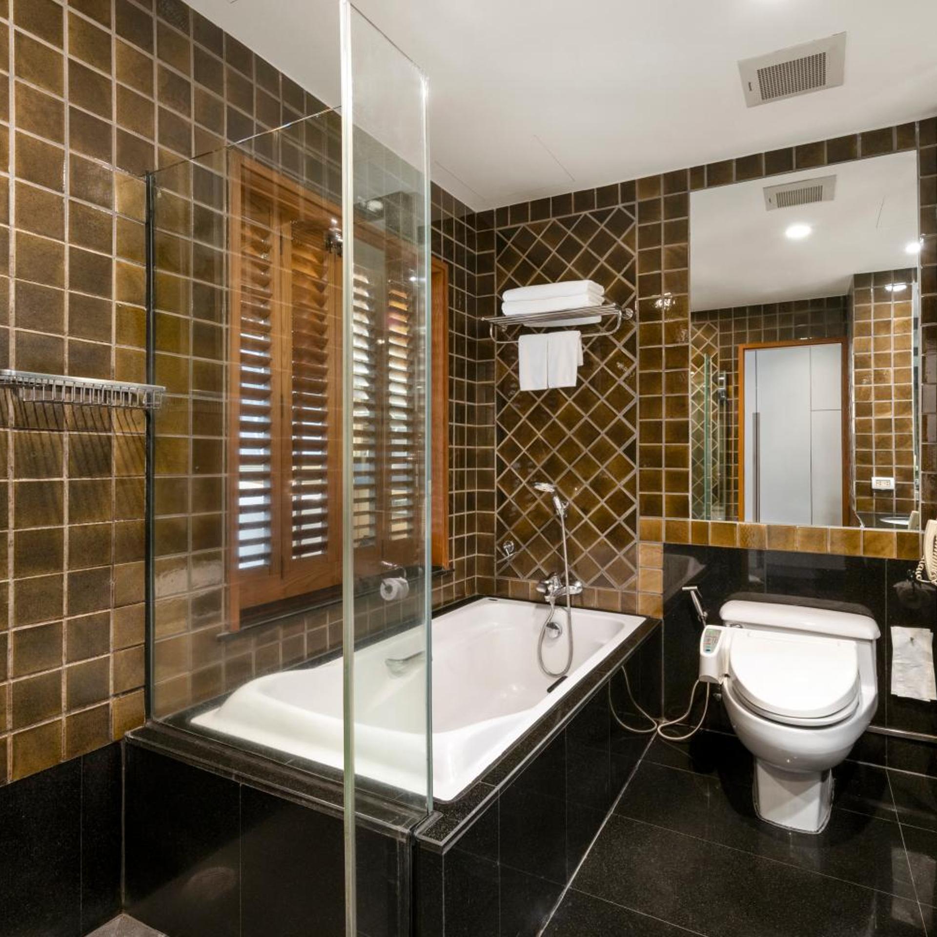 غرفة سوبيريور بسرير كينج بشرفة، Grande Centre Point Ploenchit Bangkok 9/10