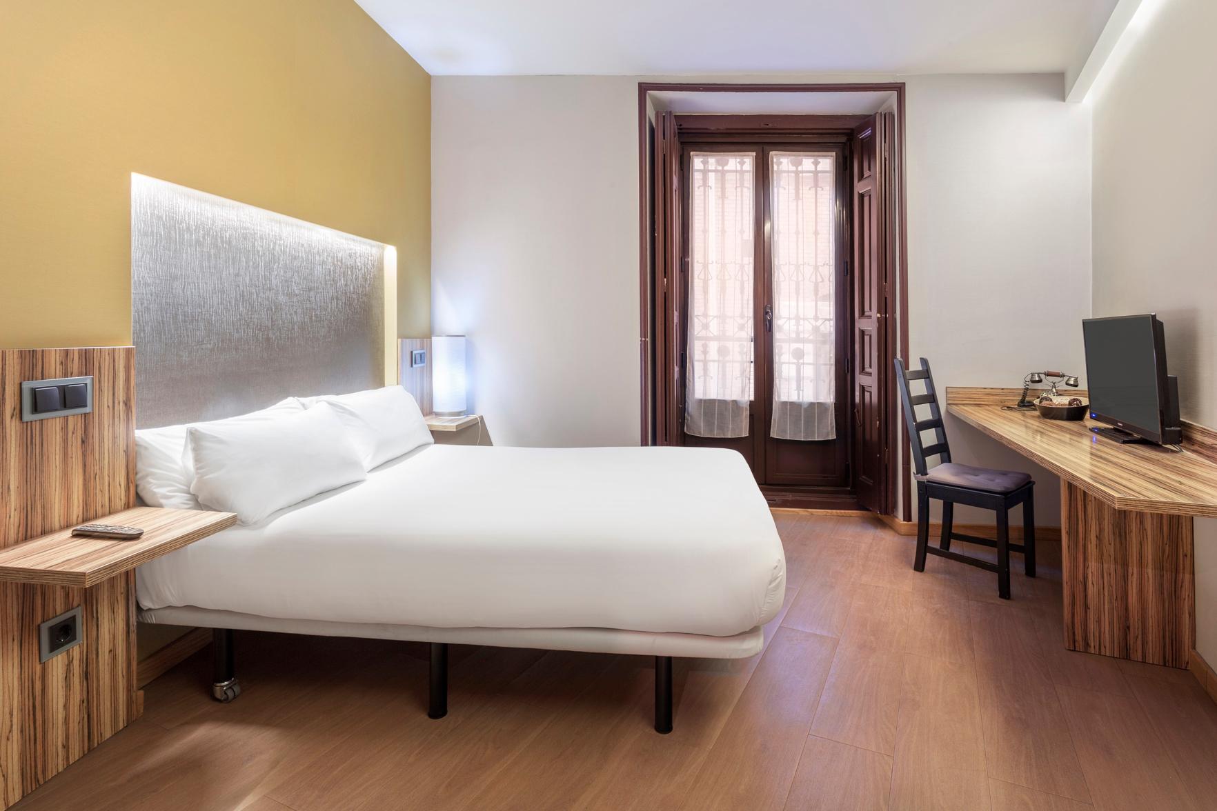 Room, Double and Twin Beds