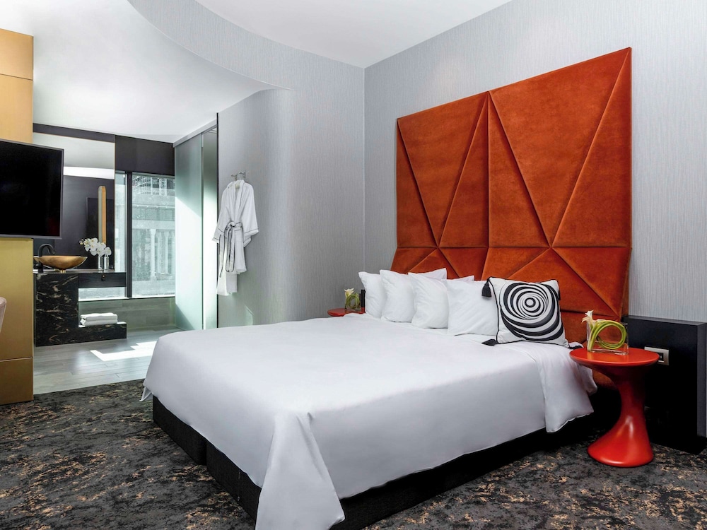 COLLECTION, KING BED
