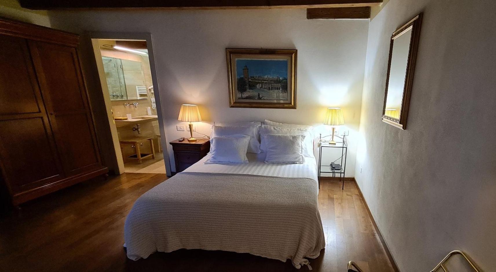 غرفة سوبيريور بسرير مزدوج أو سريرين منفصلين بإطلالة على المدينة، Hotel Piazza Vecchia 3/8