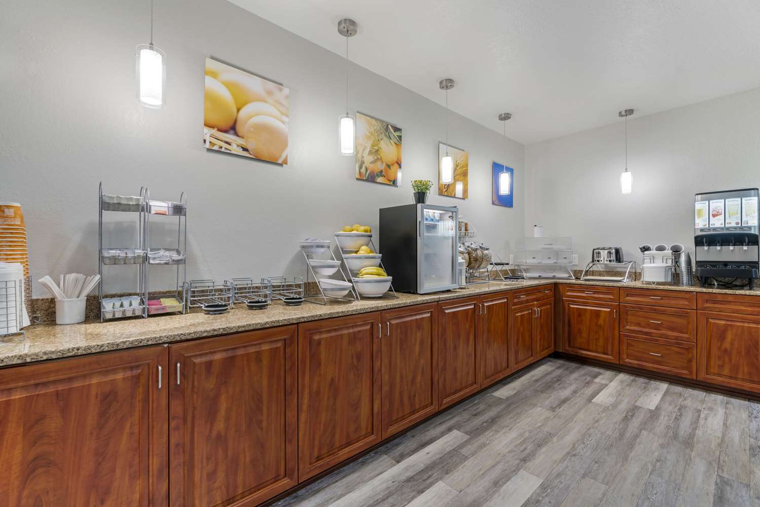 Comfort Suites Lake Geneva East 6/46
