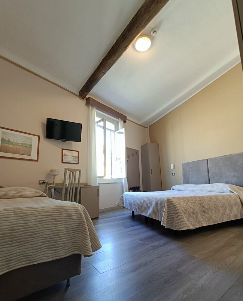 ROOM, TRIPLE