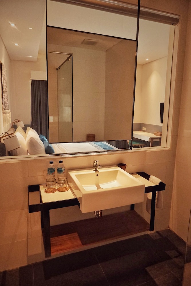 غرفة غراند ديلوكس بسرير كوين بشرفة، The Beach House Resort 7/8