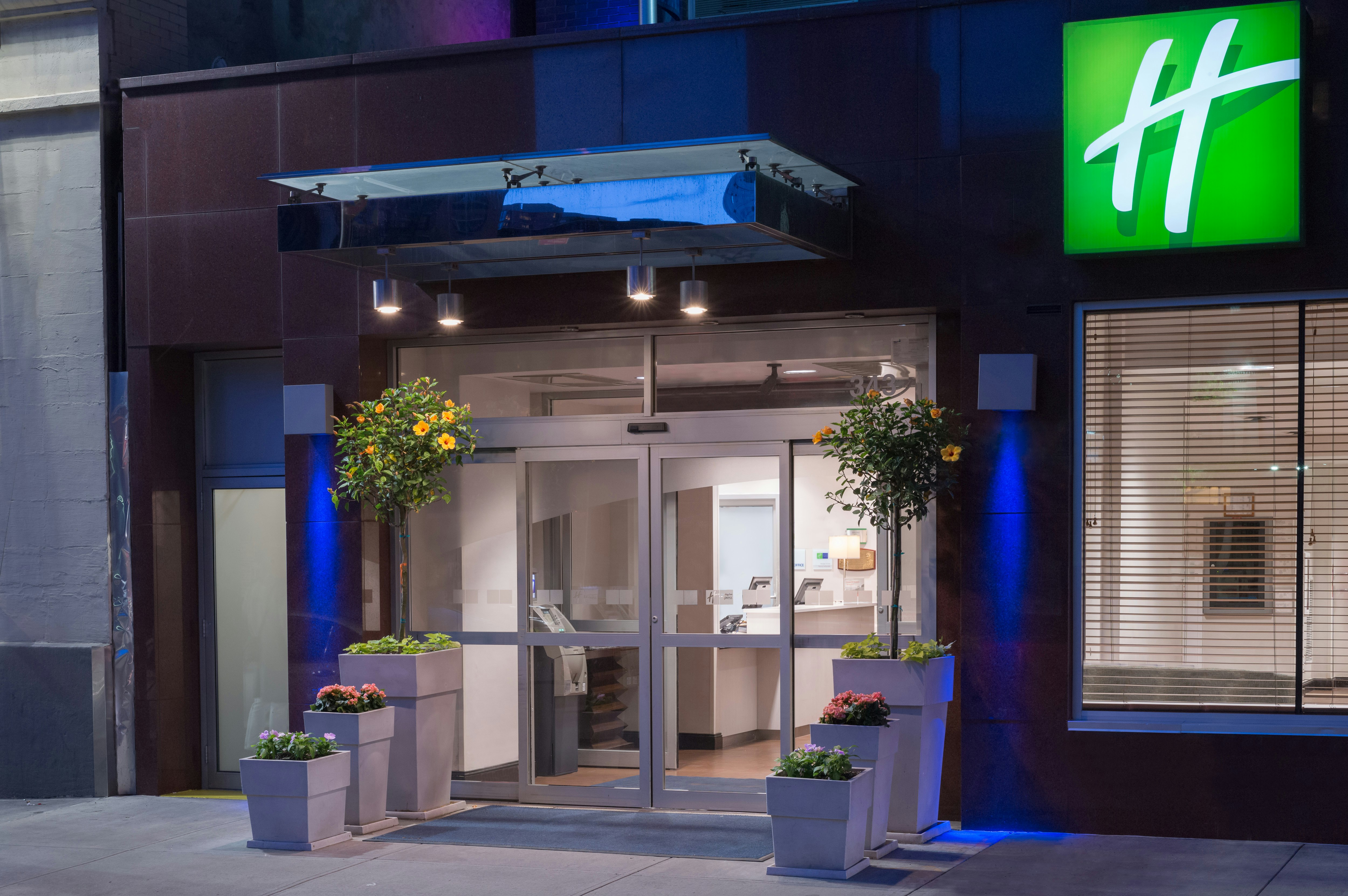 Holiday Inn Express New York City Times Square 8/55