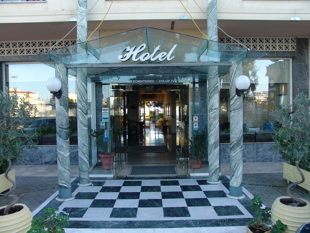 IGNATIA HOTEL 3/66