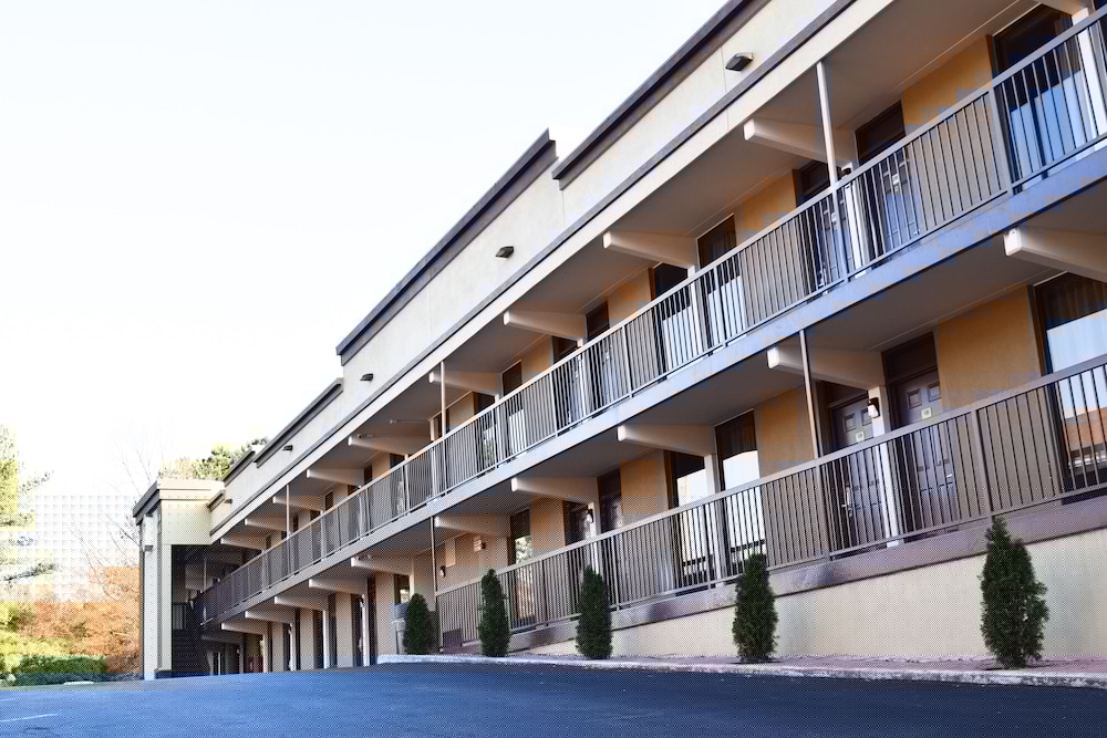 Super 8 by Wyndham Raleigh Downtown 3/26