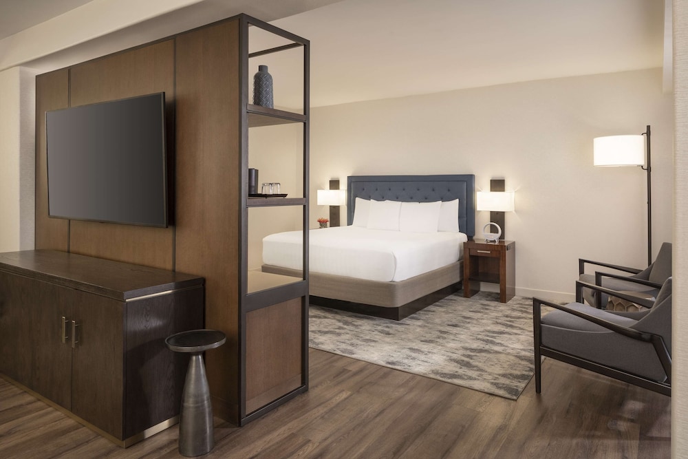 Hyatt Regency Phoenix 7/50