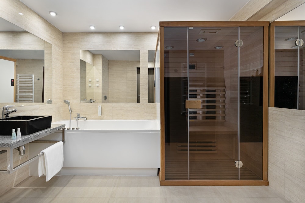 HOTEL MODERNO 31/63