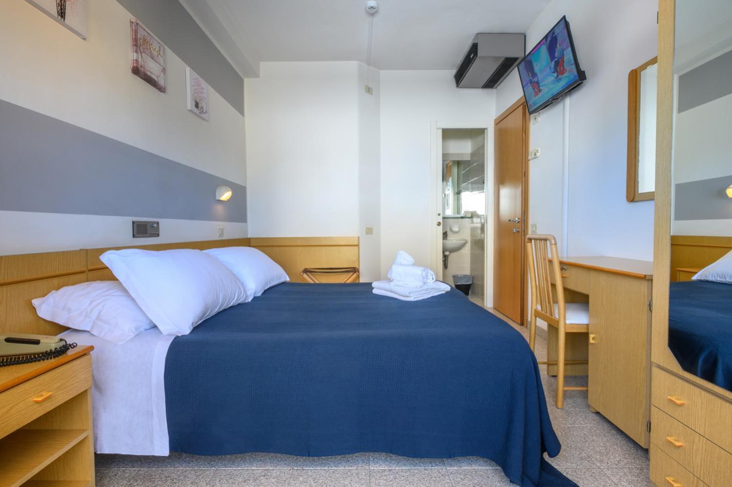 Room, Double or Twin Bed, Side Sea View
