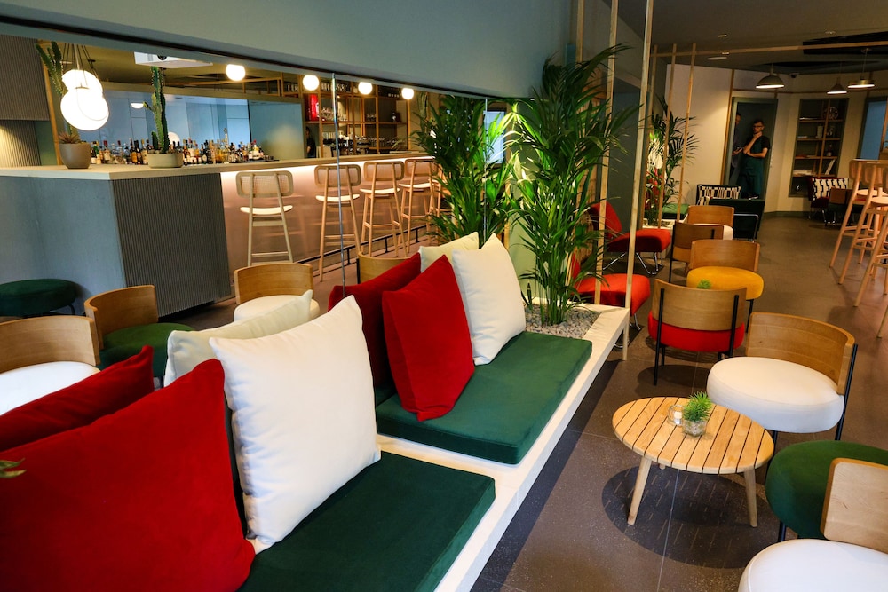 Gat Point Charlie 33/46