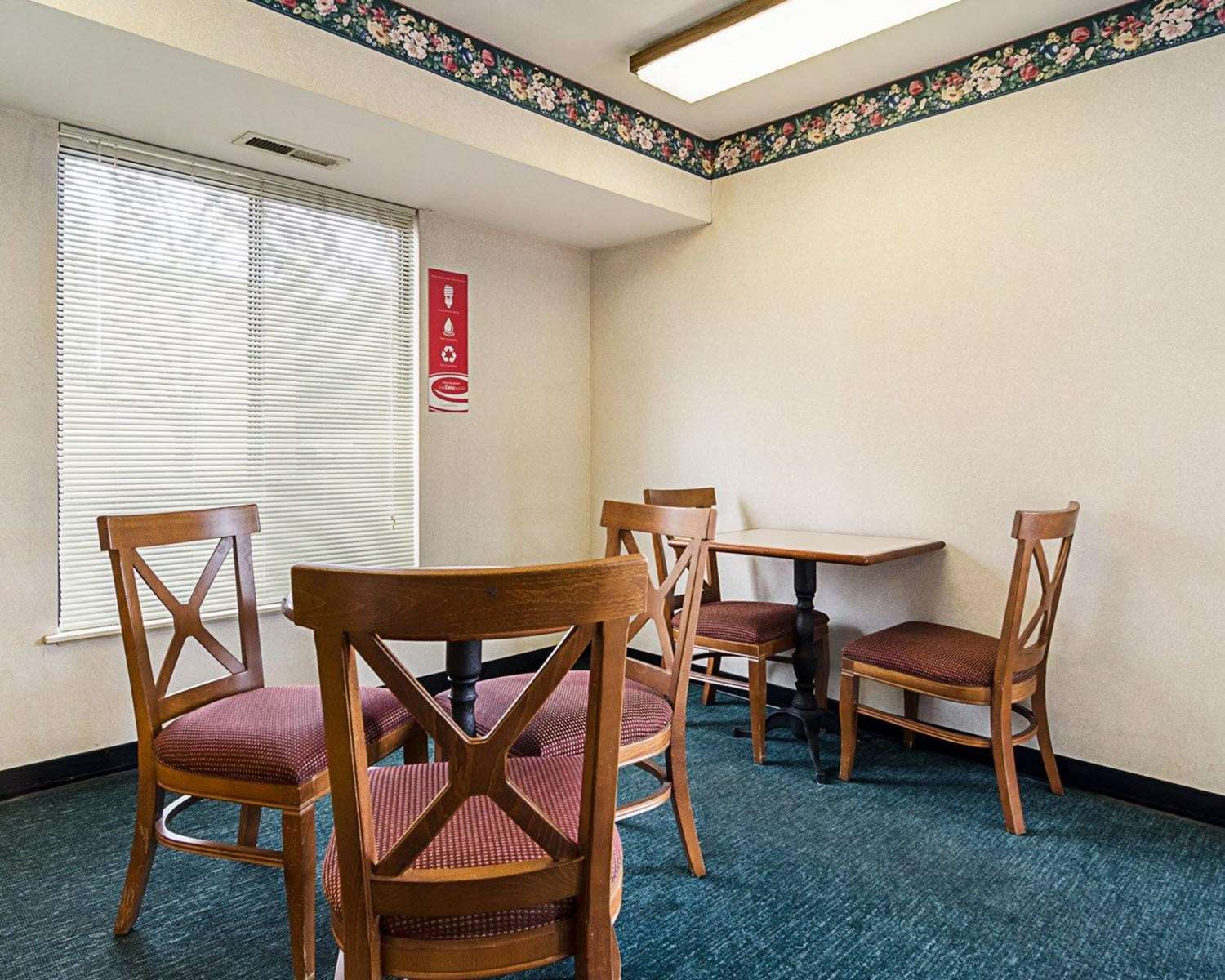 Econo Lodge Richmond North 8/14