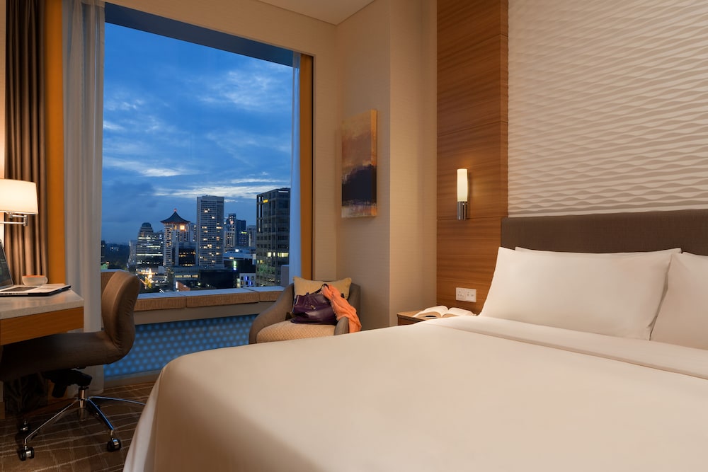 club, king bed