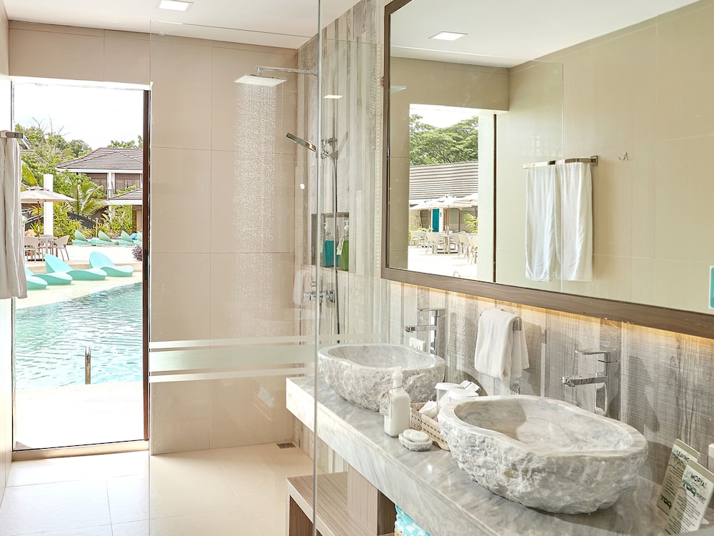Tag Resort Coron 78/81