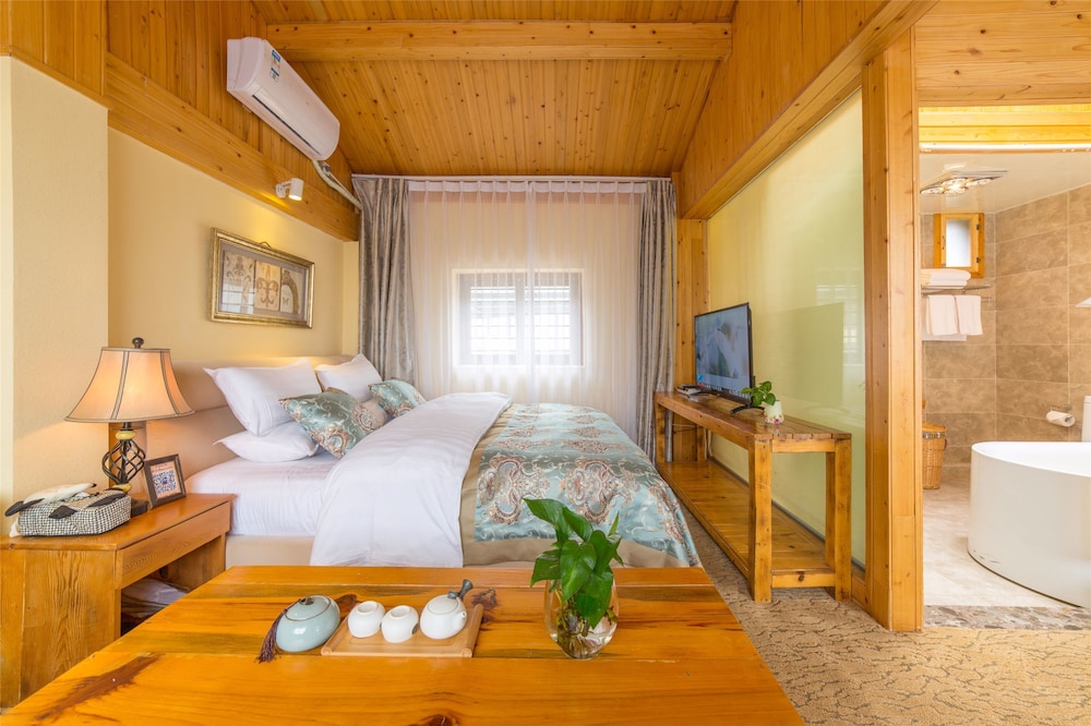 C'est La Vie Boutique Inn 18/50