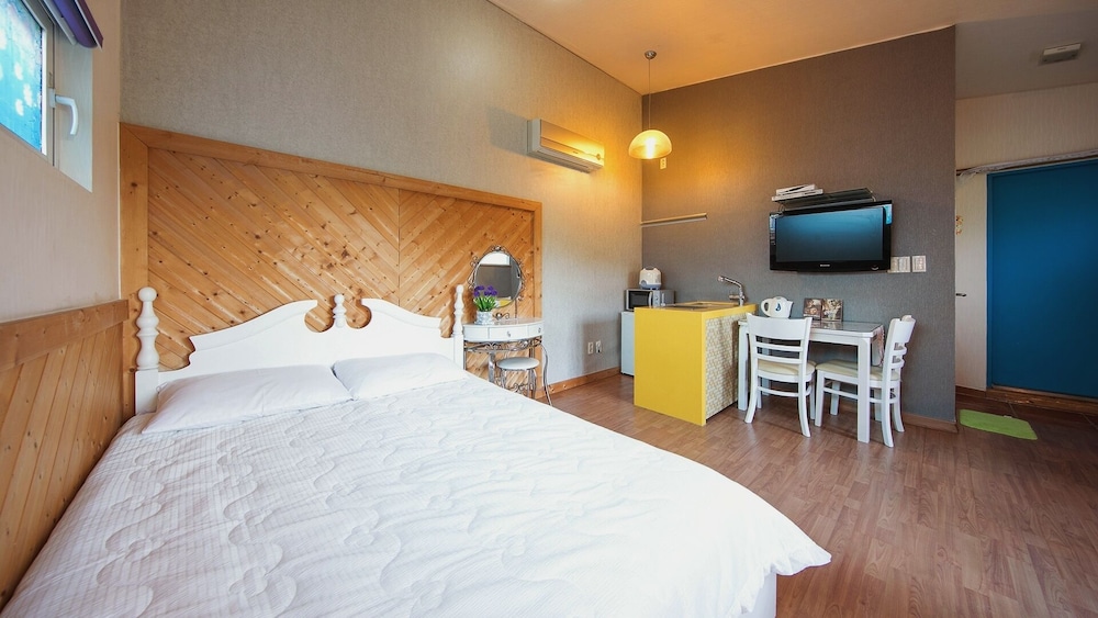 Hongcheon Lime Orange Pension 9/49