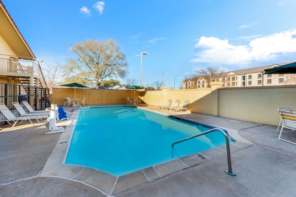 La Quinta Inn by Wyndham Bossier City 4/40