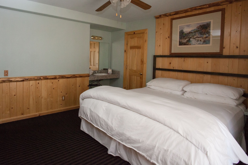 2 BEDROOMS, TOWN HOUSE