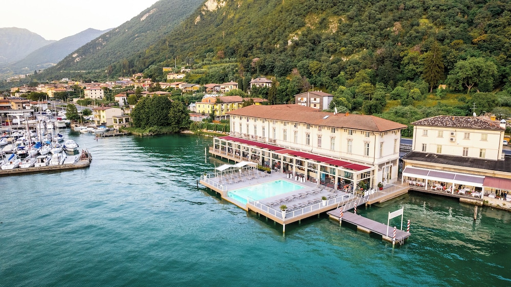 HOTEL ARABA FENICE 37/47