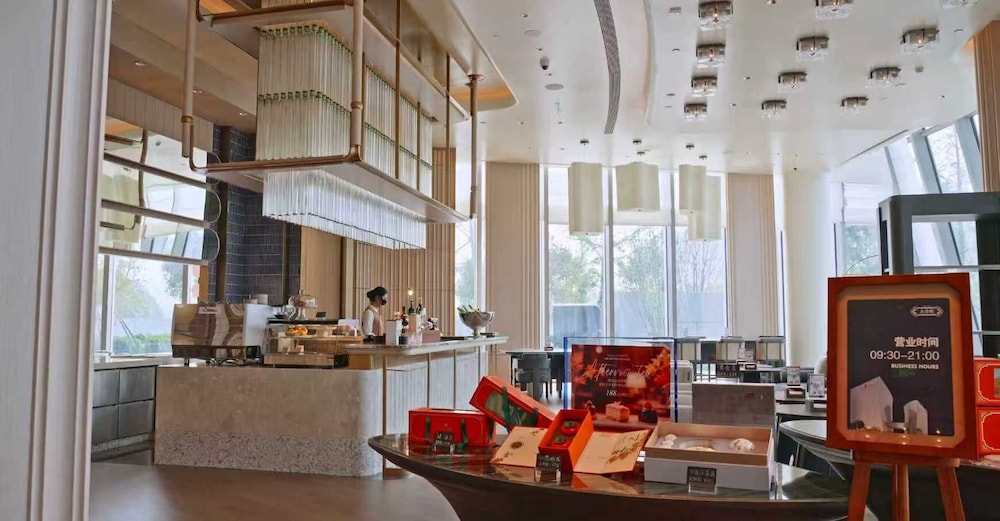 Jianguo Hotel Huanqiu 29/43