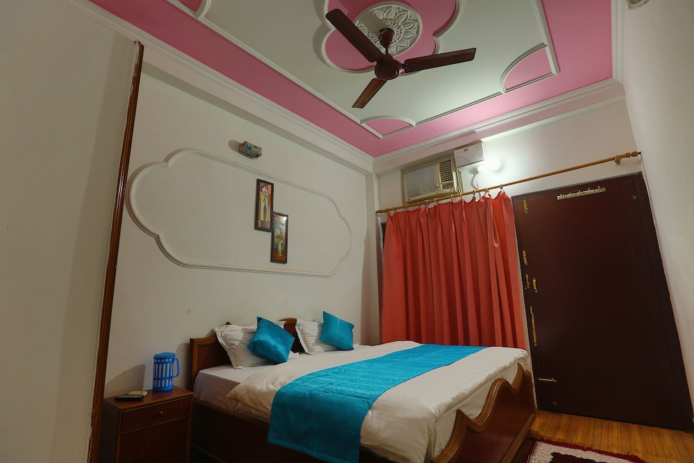غرفة قياسية بسرير كينج بإطلالة على الحديقة، Raj Resort 3/10
