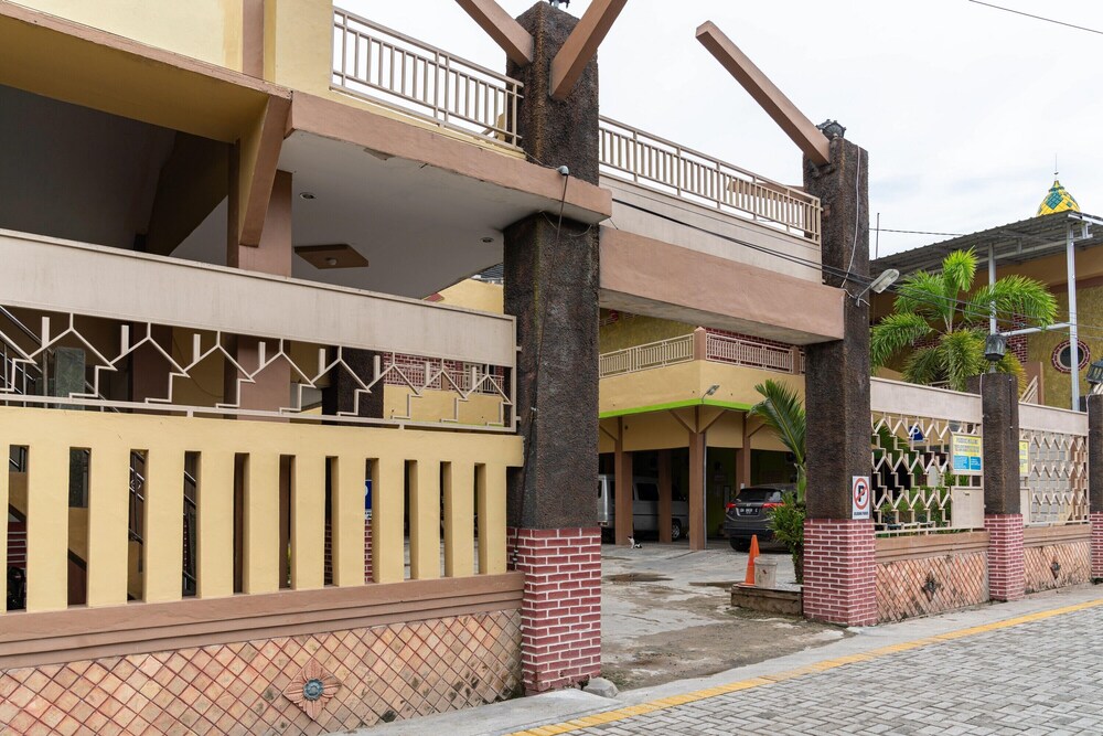 Reddoorz Syariah Near Jalan A Yani Km 8 Citraland 2/26