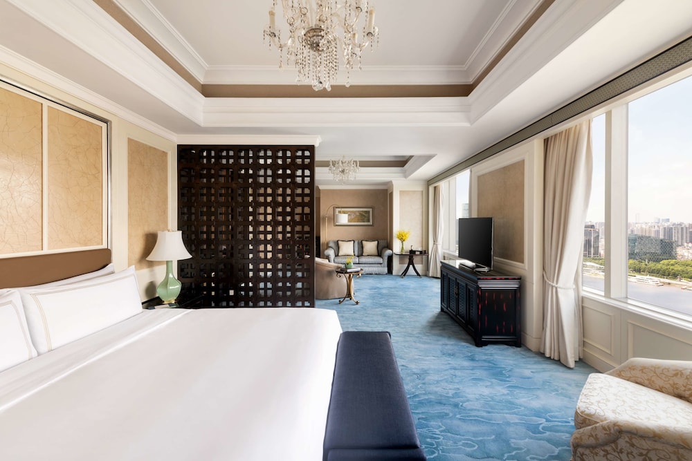 Pudong Shangri La 15/77