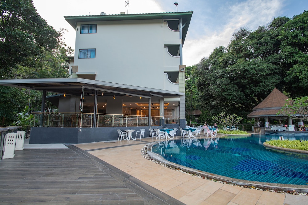 Peach Hill Resort in KARON BEACH