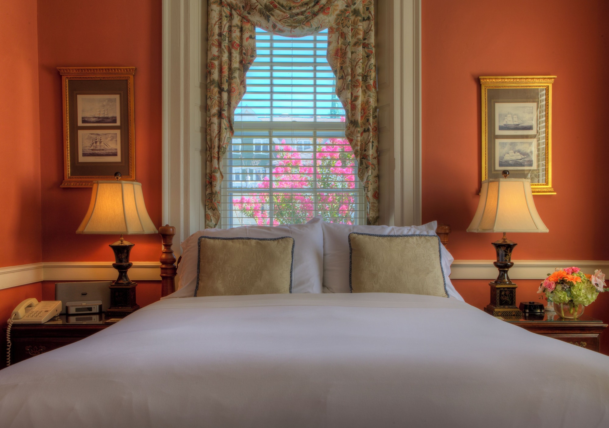 Room, Queen Bed, Garden Side