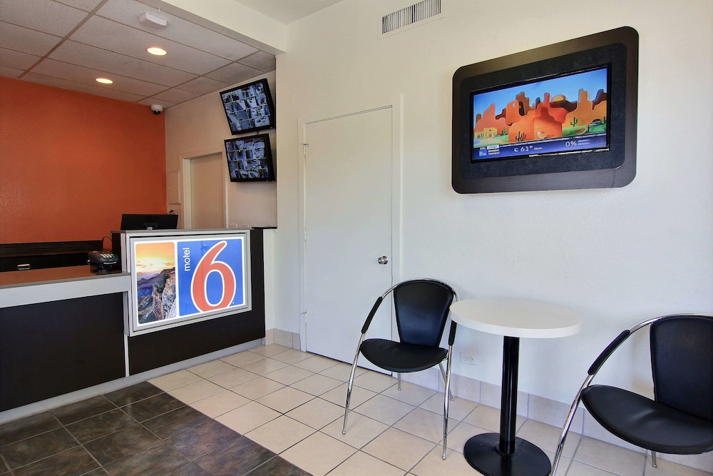 Motel6 Austin, TX - Central Downtown UT 7/53