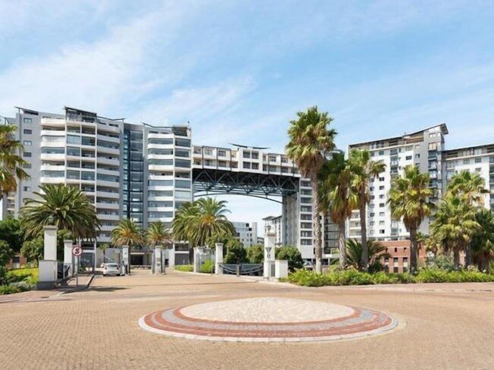 Century City Boutique Apartments 37/50