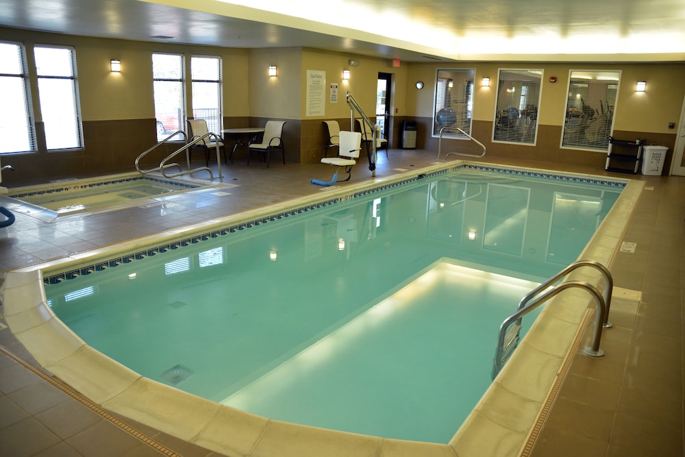Holiday Inn Express & Suites Youngstown West - Austintown 7/38
