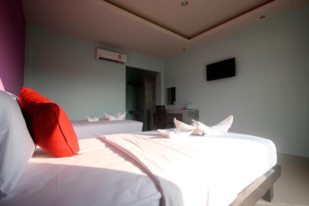 The Aireen Hotel 12/41