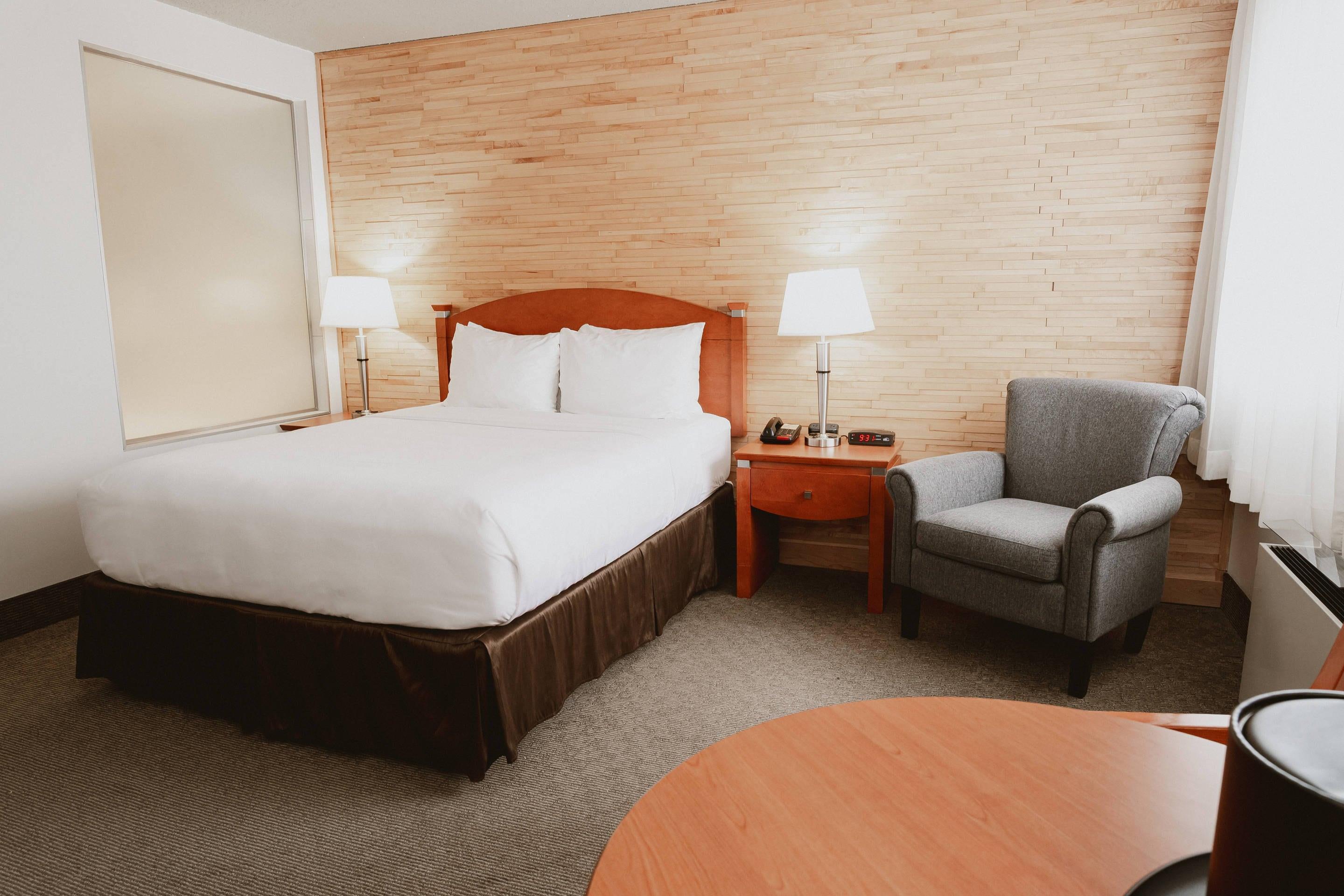 Upgrade, Queen Bed, Quality Inn Rouyn-Noranda 2/5