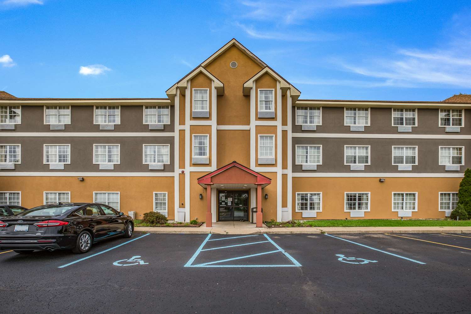 Americas Best Value Inn Suites Three Rivers 12/16