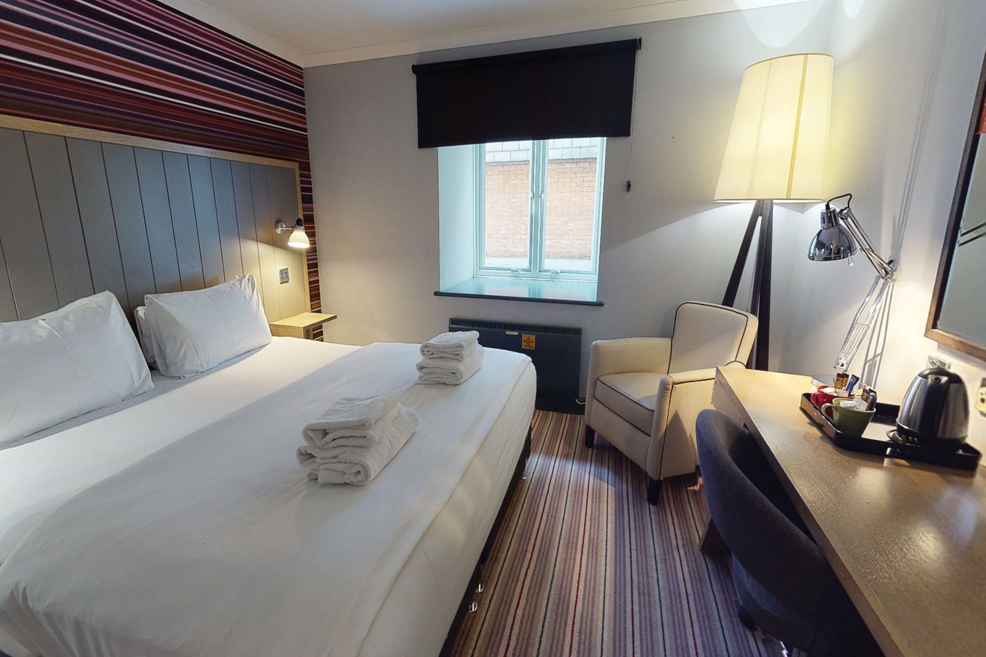 ROOM, DOUBLE BED