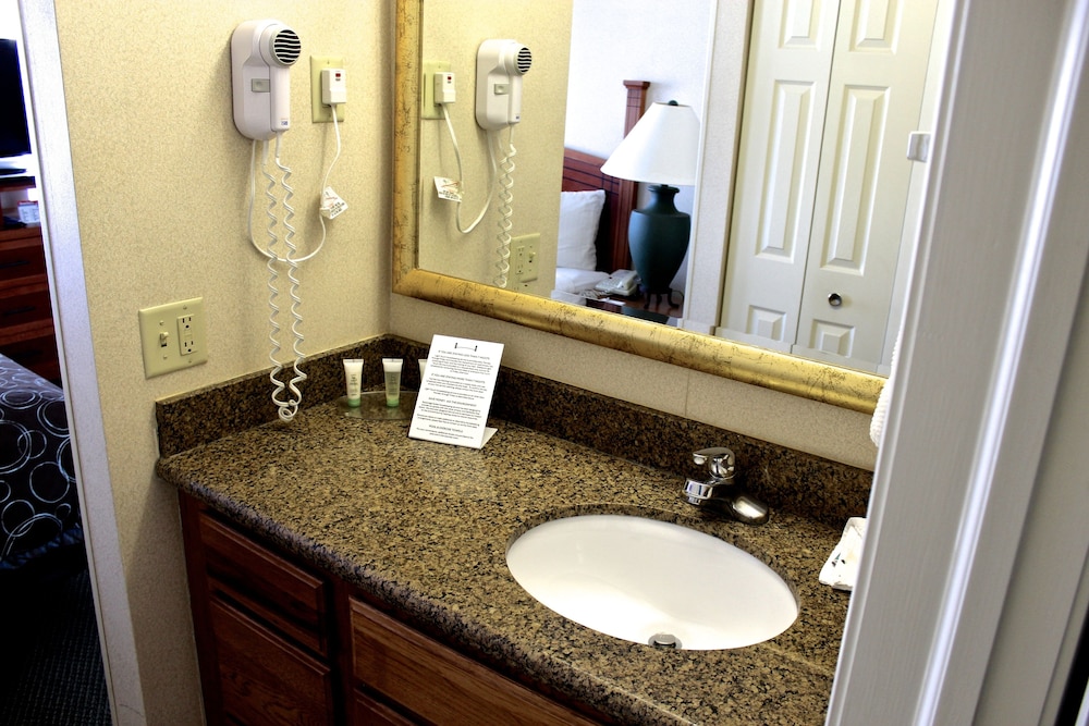 Staybridge Suites Grand Rapids-Kentwood 18/58