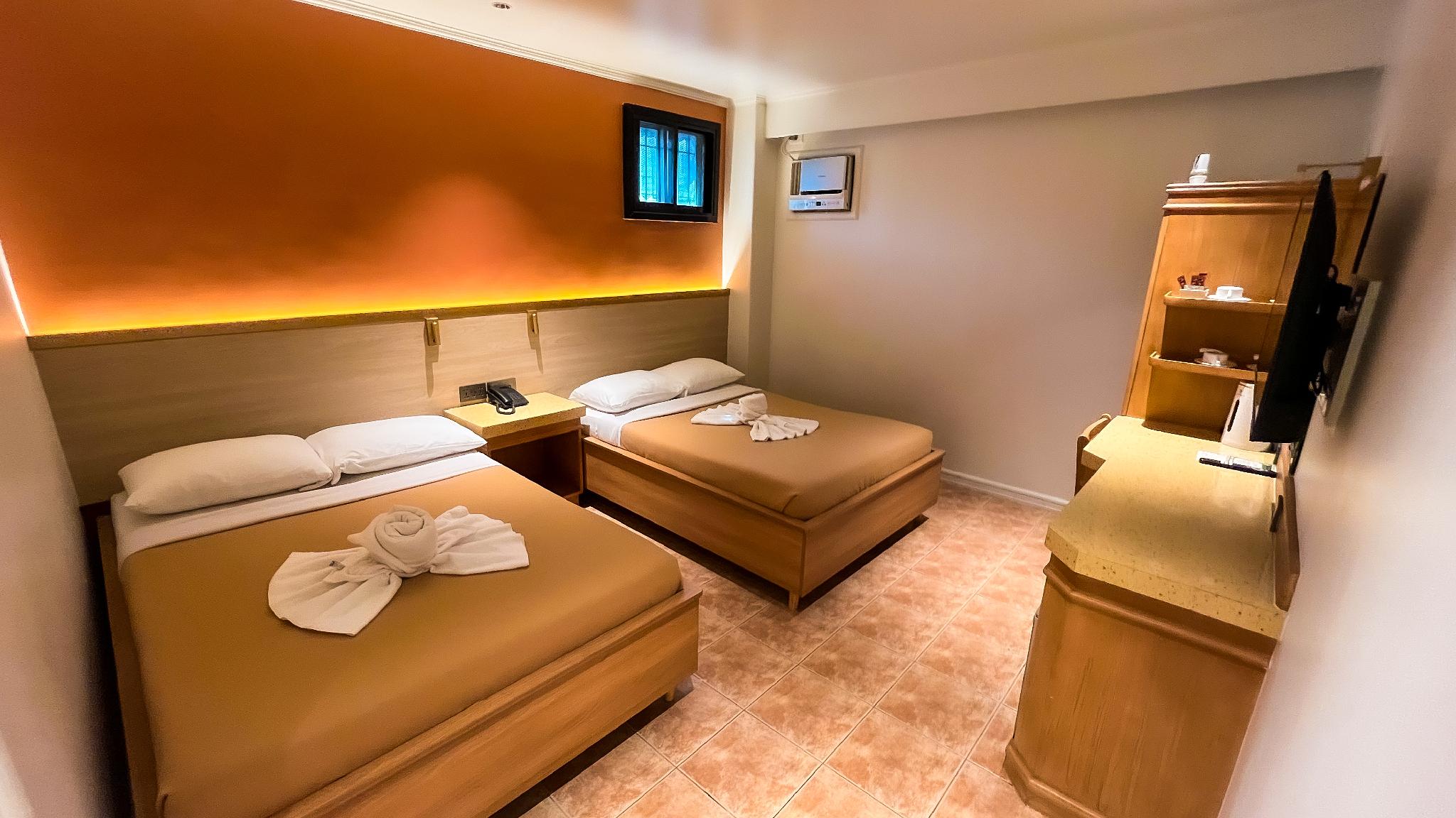 Family, 2 Double Beds, No Window