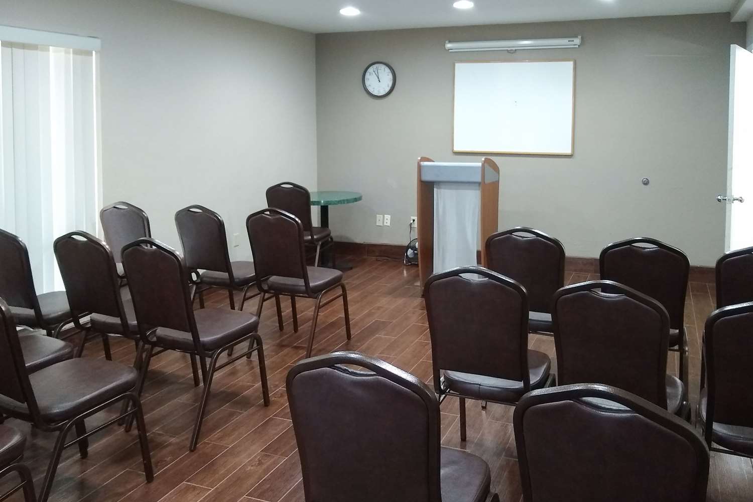 Econo Lodge Inn & Suites West - Energy Corridor 37/43