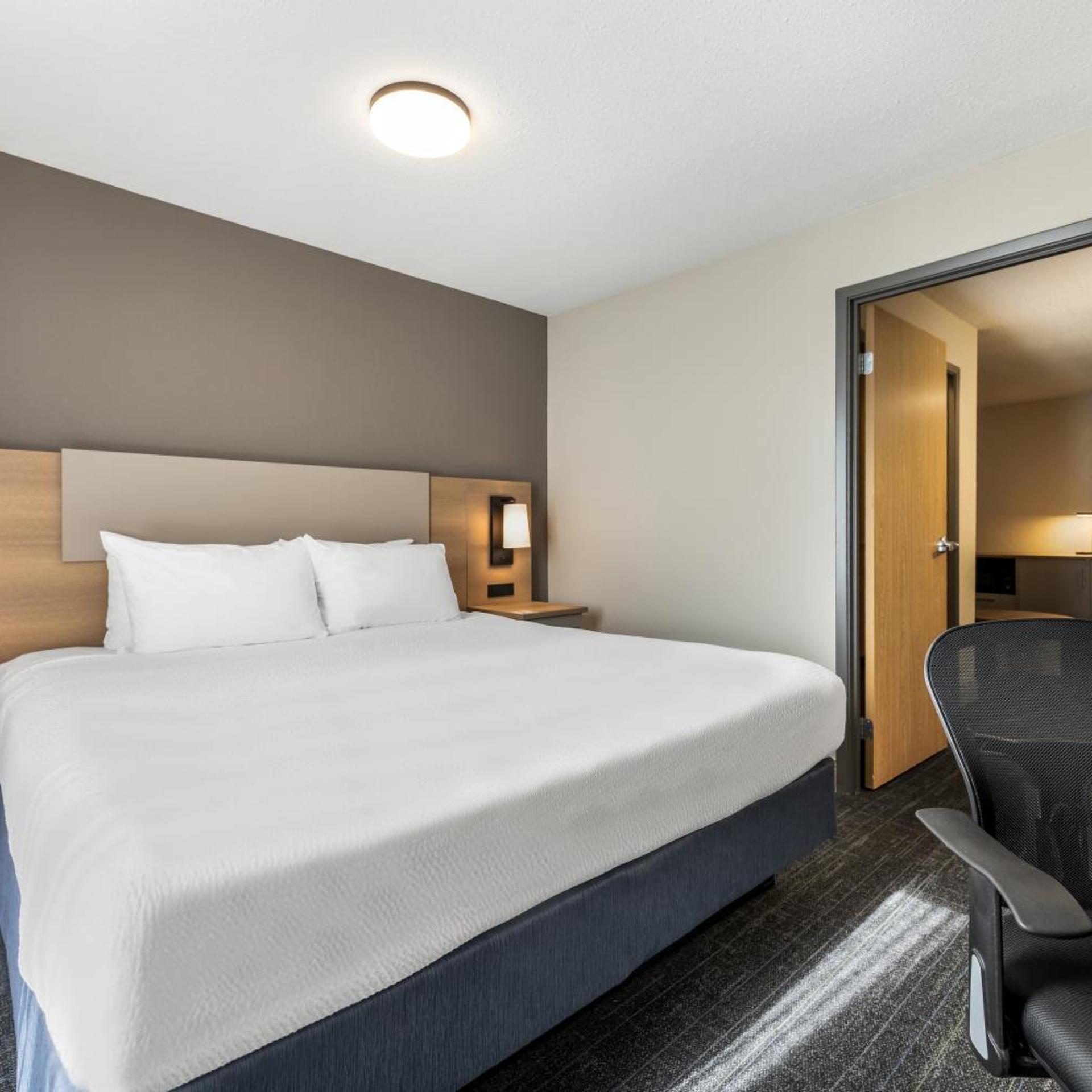 Suite, King Bed, Sofa
