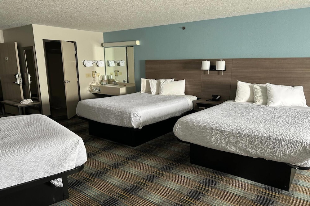 AmericInn by Wyndham Saint Ignace 19/56