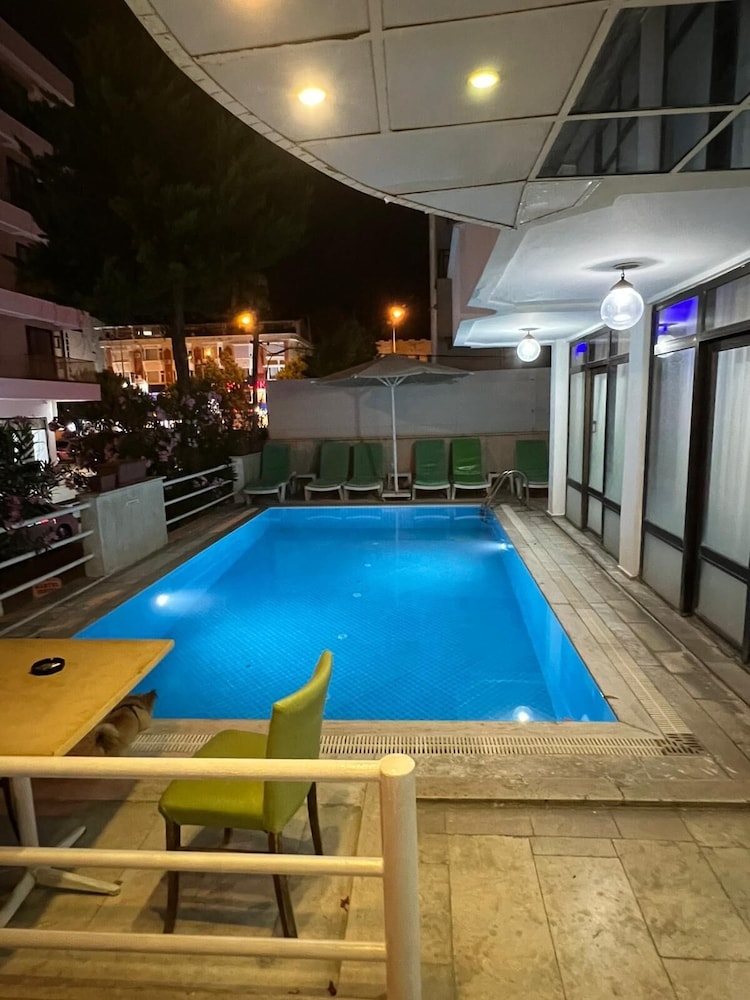 Kartel Hotel 21/50
