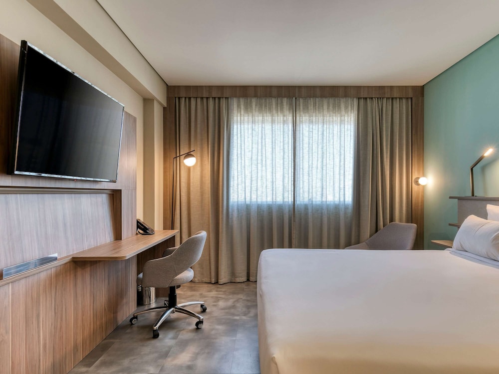 EXECUTIVE, DOUBLE BED, SOFA