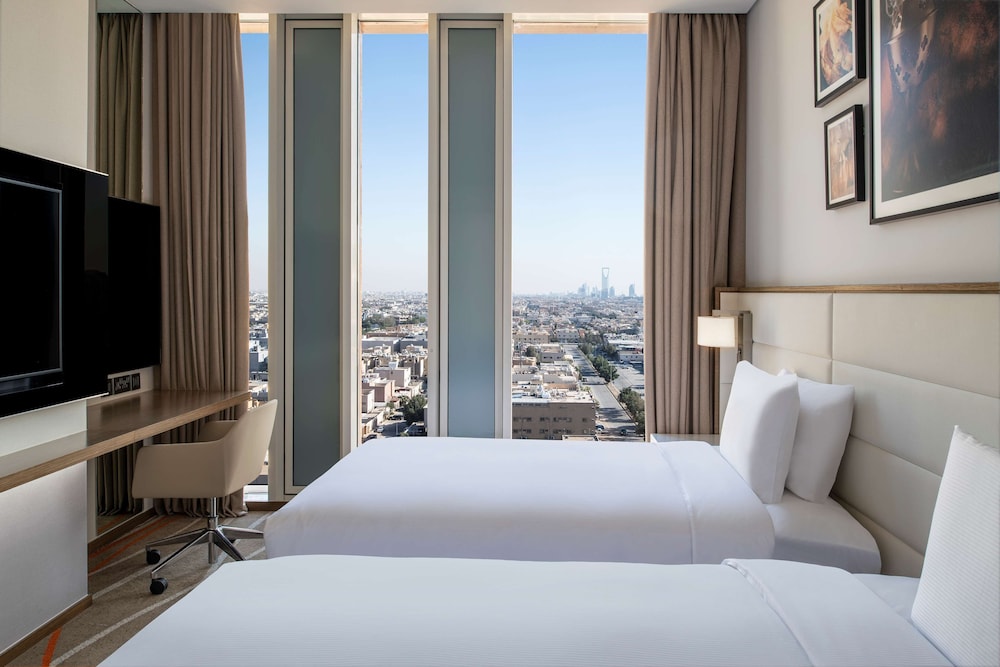Suite, King and Twin Beds