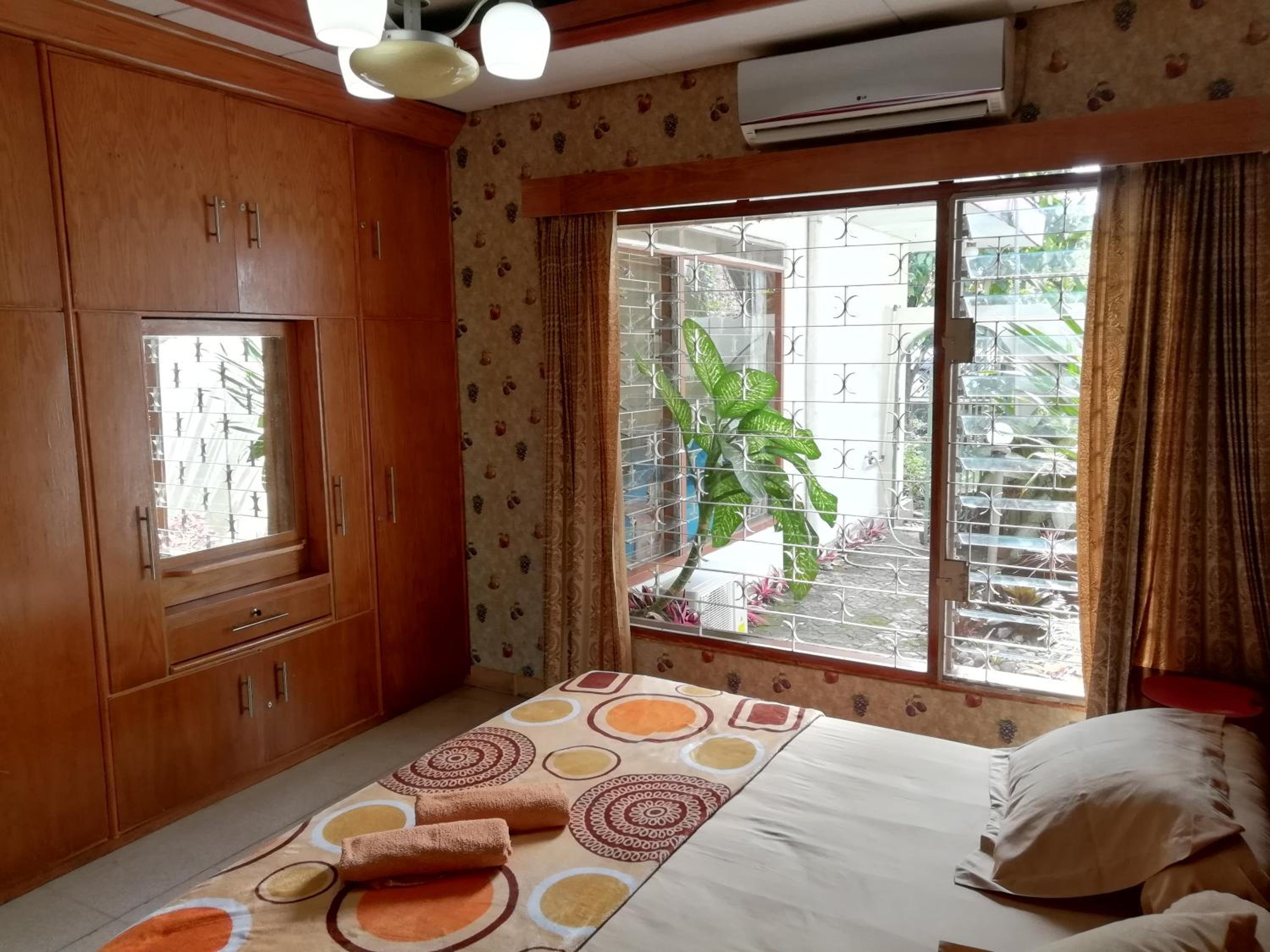 Room, King Bed, Garden View