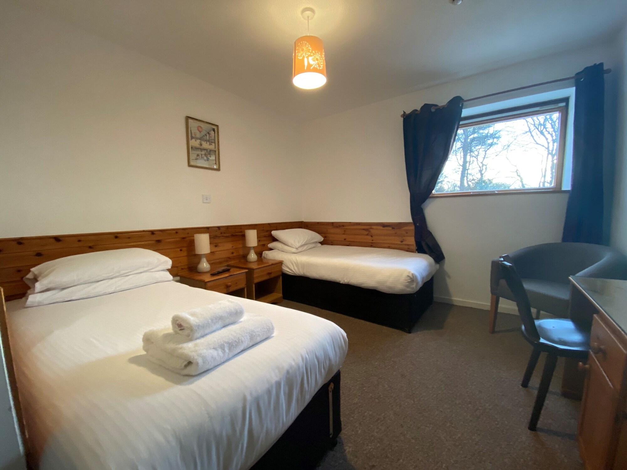 ROOM, TWIN BEDS