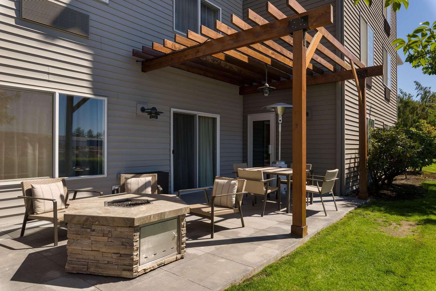 Country Inn & Suites by Radisson, Portland International Airport, OR 26/31
