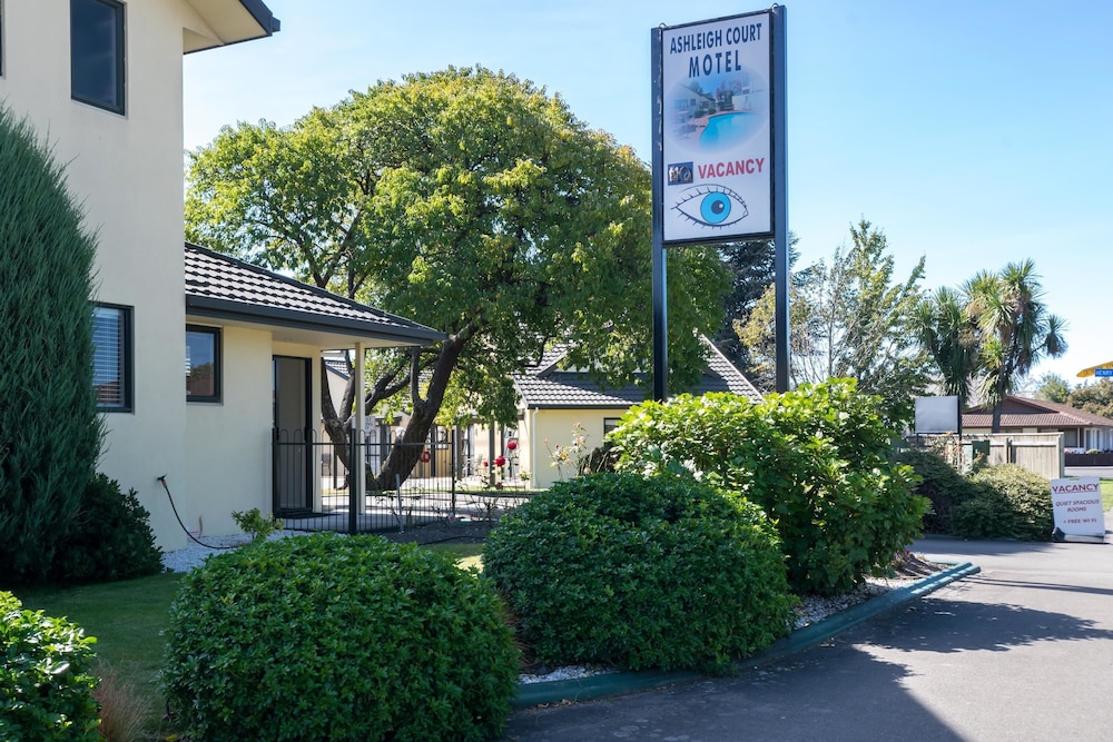 Ashleigh Court Motel 35/37