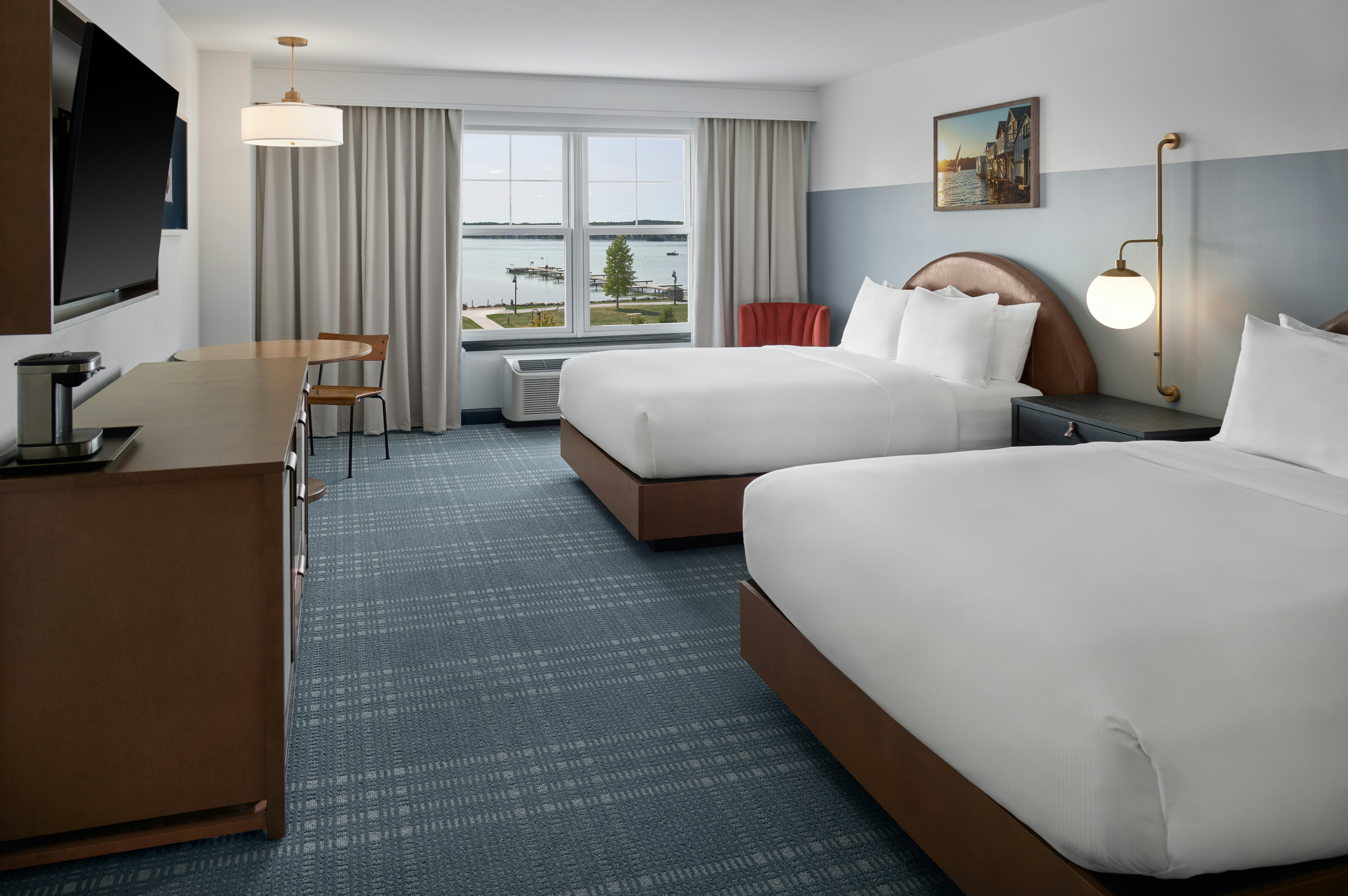 Room, 2 Queen Beds, Lake View