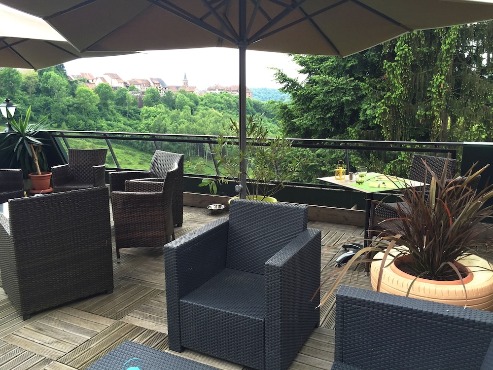 HOTEL AUX TROIS ROSES 34/54