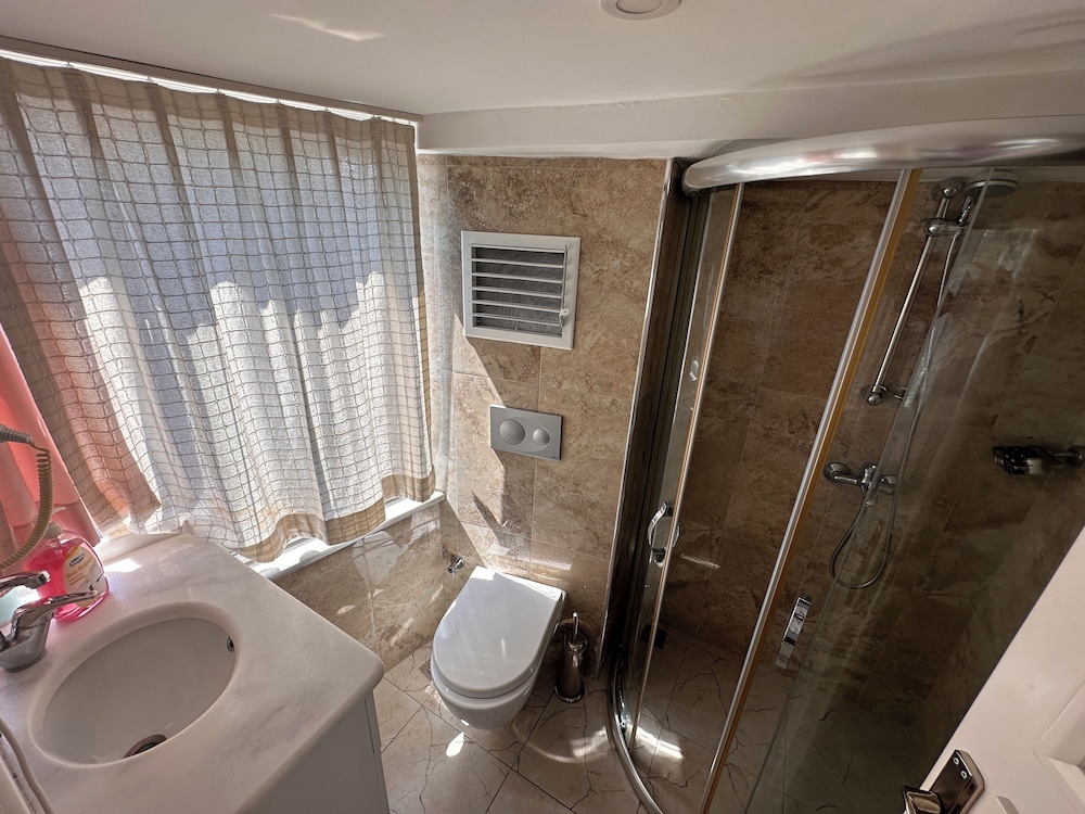 Vip, Twin Beds, Bosphorus View, Terrace، Antique 3/3